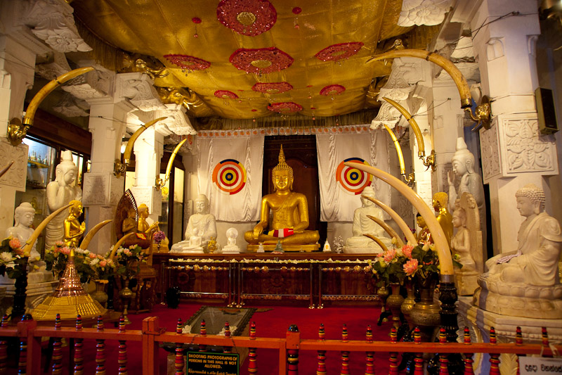 Храм зуба Будды
