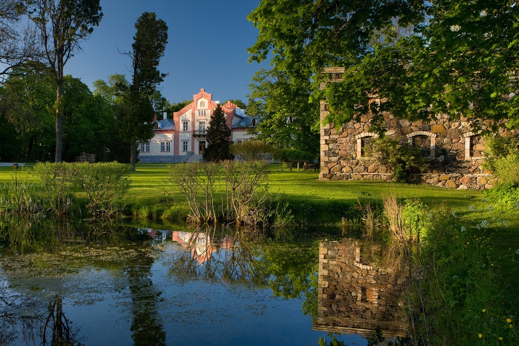 Pädaste Manor на острове Муху