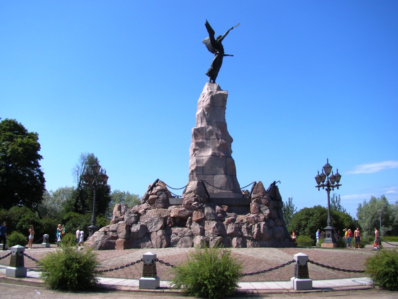 Памятник броненосцу "Русалка" в Таллине