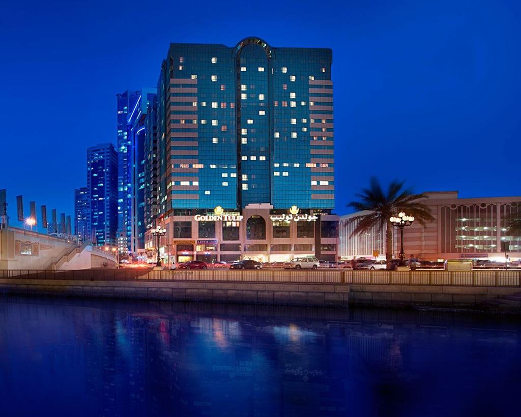  Golden Tulip Sharjah 4*.