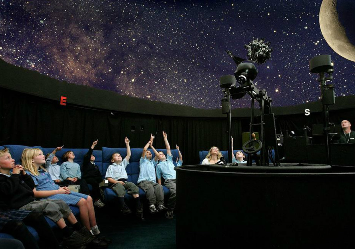 Дети в Киевском планетарии