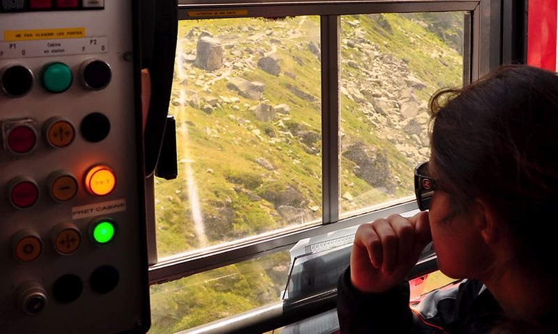 Подъём на Эгюй-дю-Миди. Кабина фуникулера