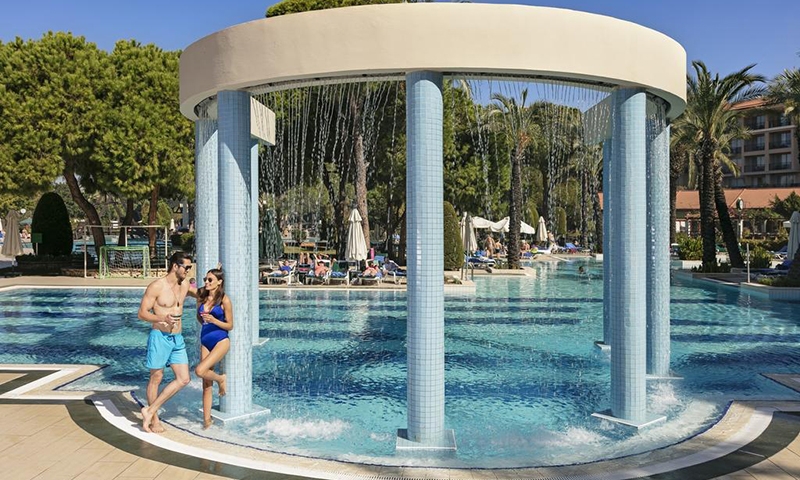 Бассейн в отеле Ic Hotels Green Palace