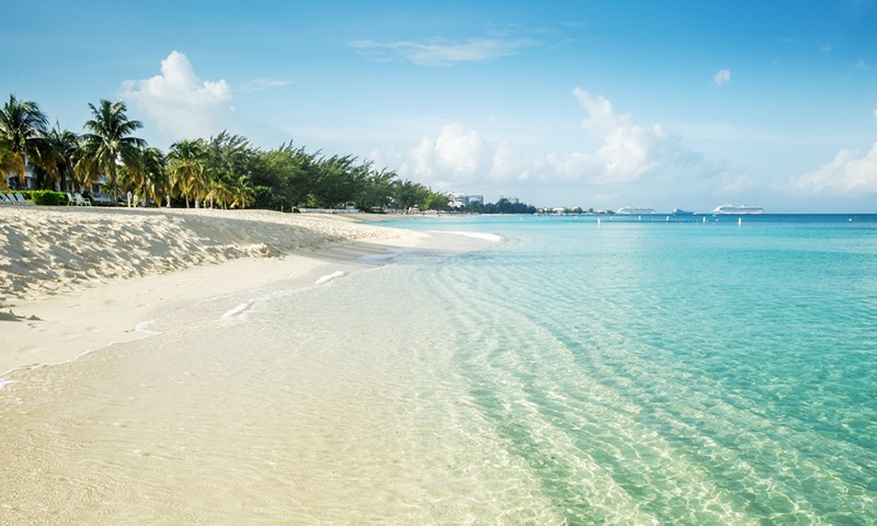 Пляж Seven Mile Beach, Большой Кайман