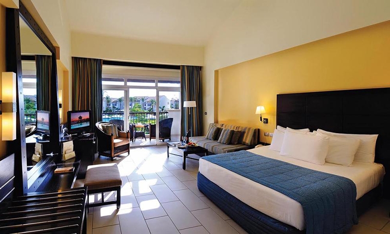 Номер Reef Oasis Blue Bay Resort