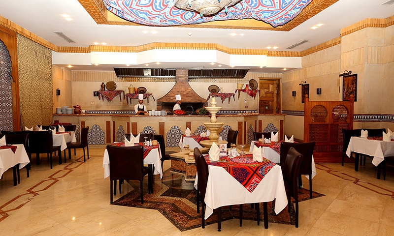 Ресторан в Rehana Royal Beach Resort & Spa