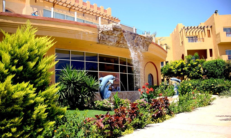 Территория отеля Rehana Royal Beach Resort & Spa