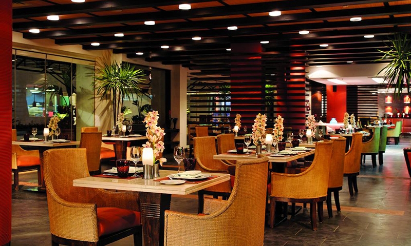 Ресторан в отеле Grand Rotana Resort & Spa