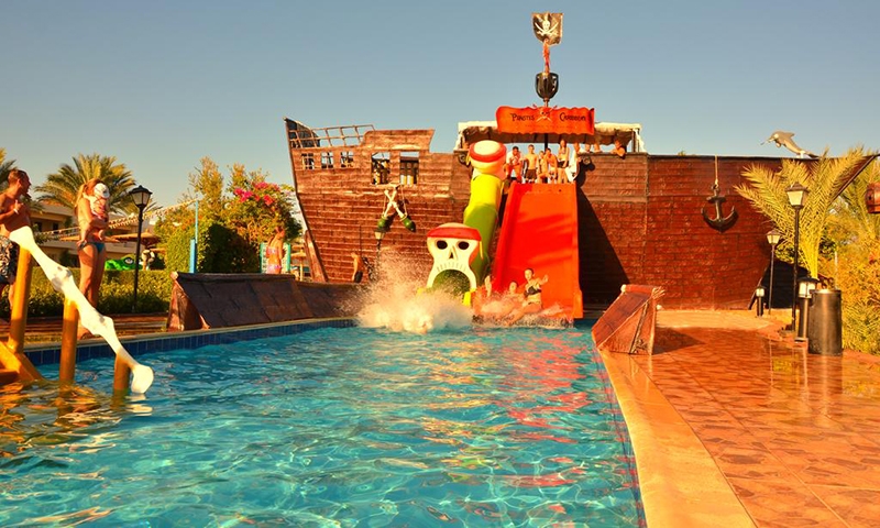 Водные горки в отеле Movie Gate Hurghada