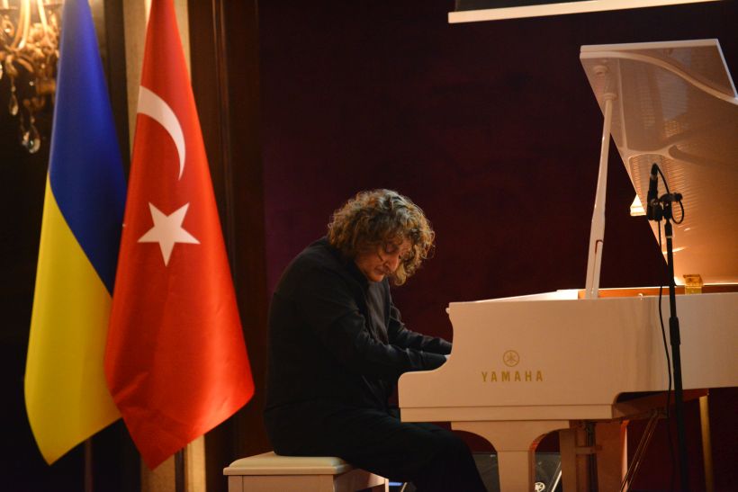 композитор Тулуйхана Угурлу