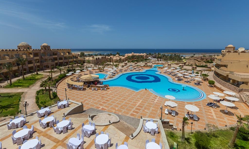 Бассейн в отеле Utopia Beach Club