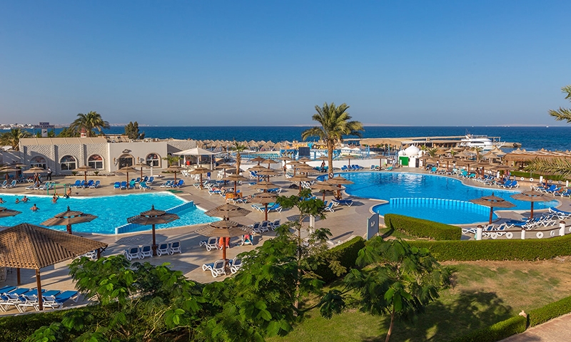 Территория отеля Aladdin Beach Resort