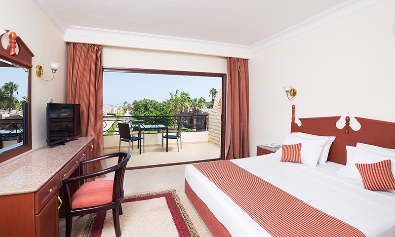 Номер в отеле Aladdin Beach Resort