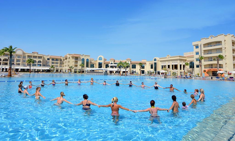 Водная гимнастика в отеле Albatros White Beach Resort