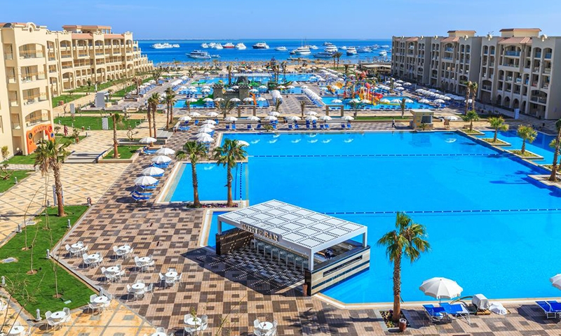 Бассейны в Albatros White Beach Resort