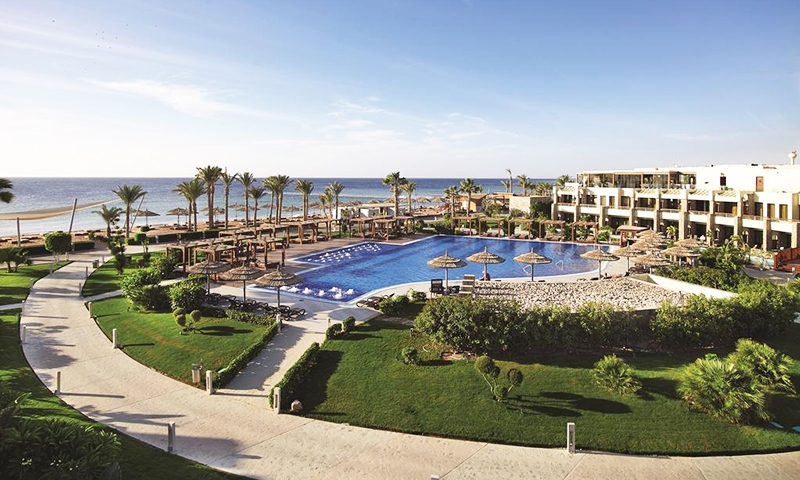 Территория отеля Coral Sea Sensatori Resort