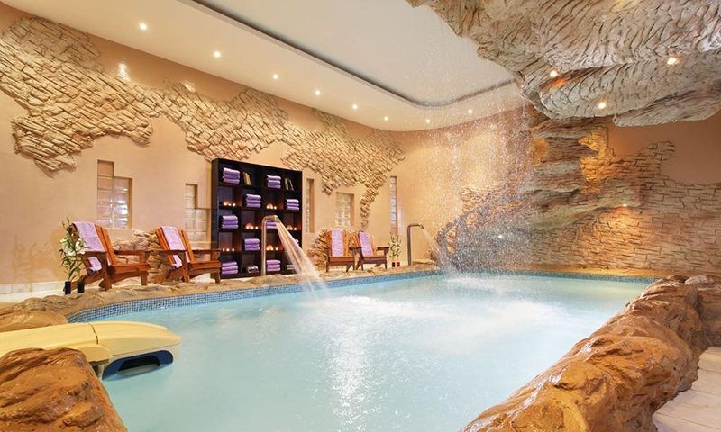 Бассейн в отеле Dana Beach Resort