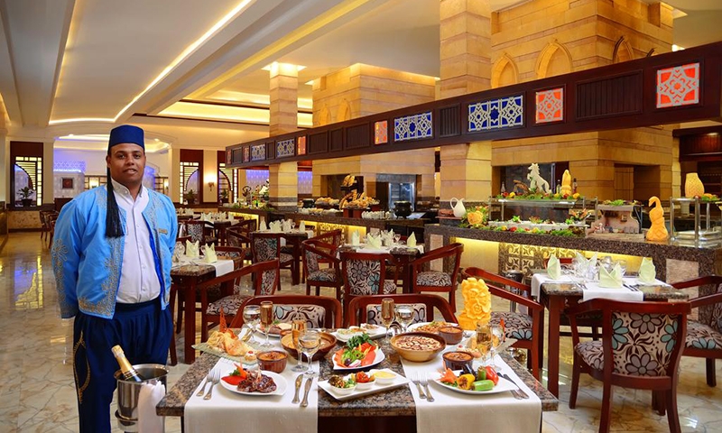 Ресторан в отеле Dana Beach Resort