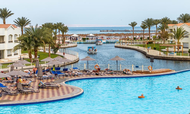 Территория отеля Dana Beach Resort