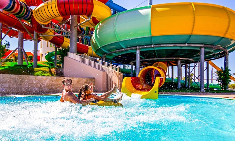 Водные горки в отеле Jaz Makadina