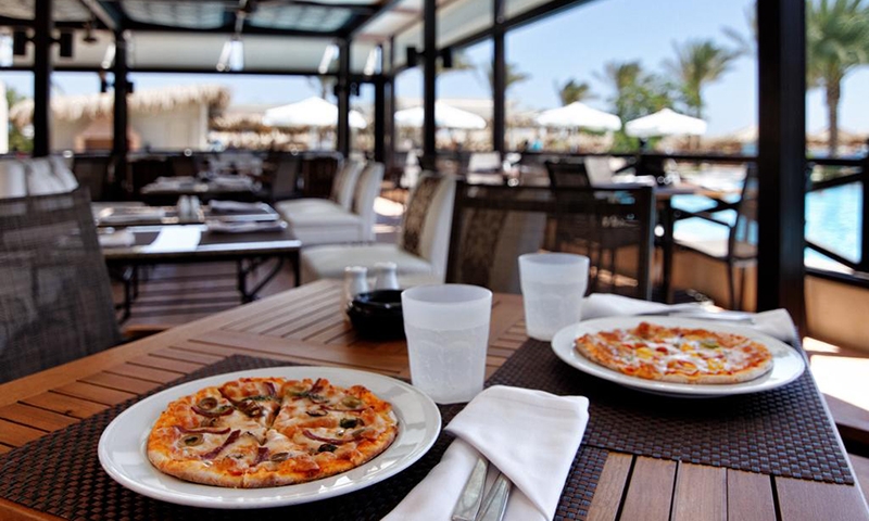 Пицца в отеле Jaz Makadina