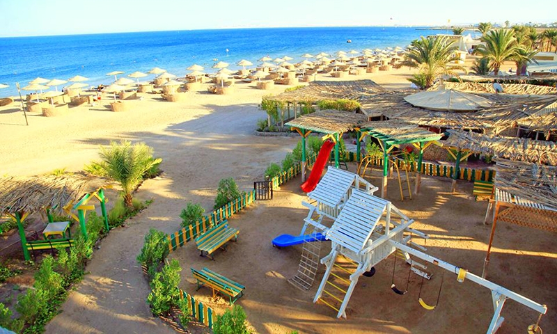 Пляж отеля Magawish Village & Resort