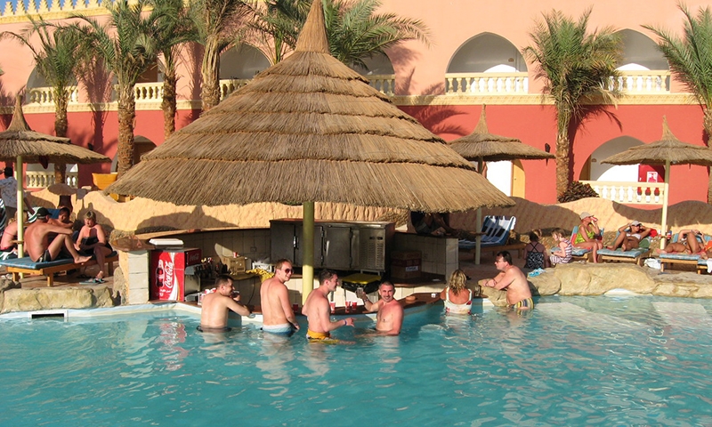 Бар у бассейна в Pickalbatros Alf Leila Wa Leila