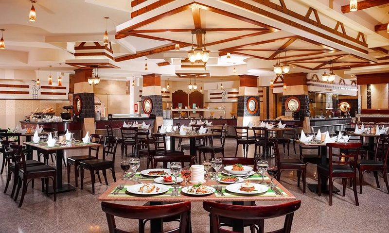 Кухня в отеле Royal Albatros Moderna