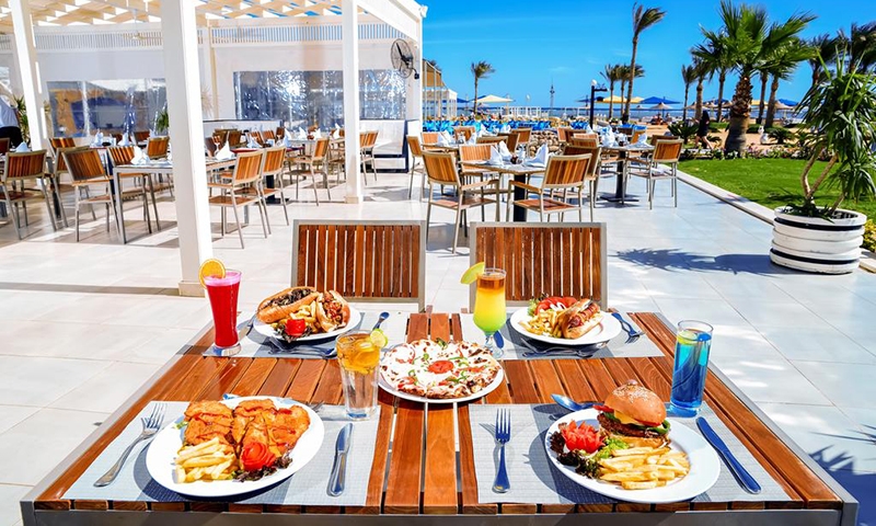 Питание в отеле Royal Albatros Moderna