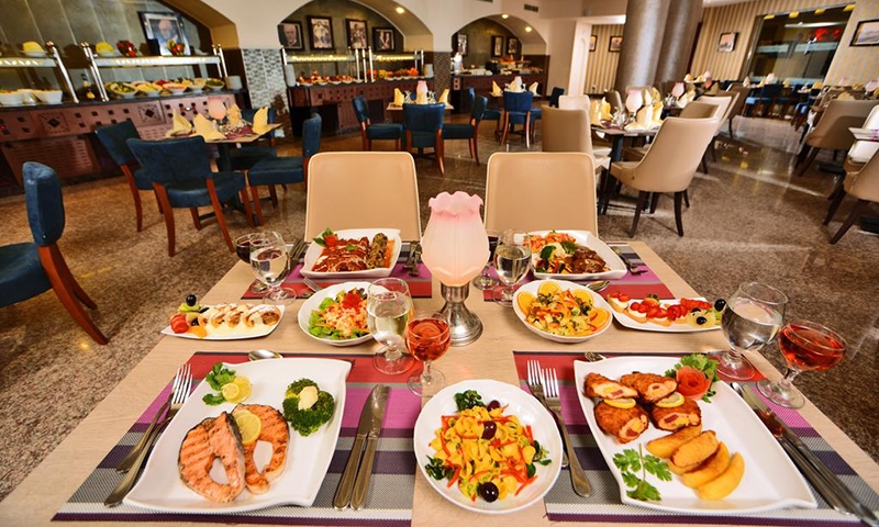 Блюда в ресторане отеля Royal Albatros Moderna