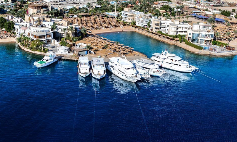 Пляж и пристань в Sea Gull Beach Resort