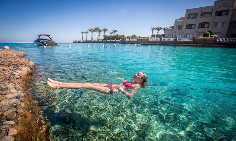 Море в Sunny Days El Palacio