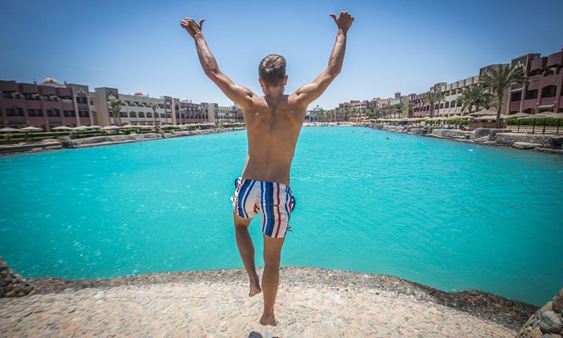 Бассейн в Sunny Days El Palacio