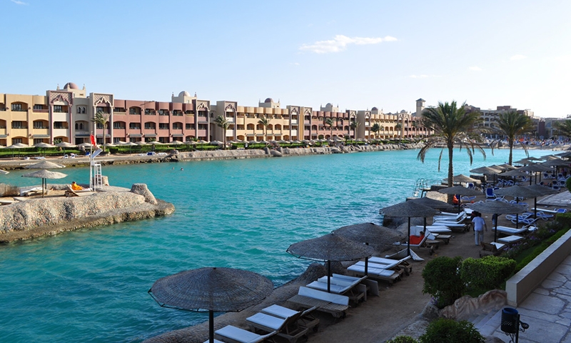 Море у отеля Sunny Days El Palacio