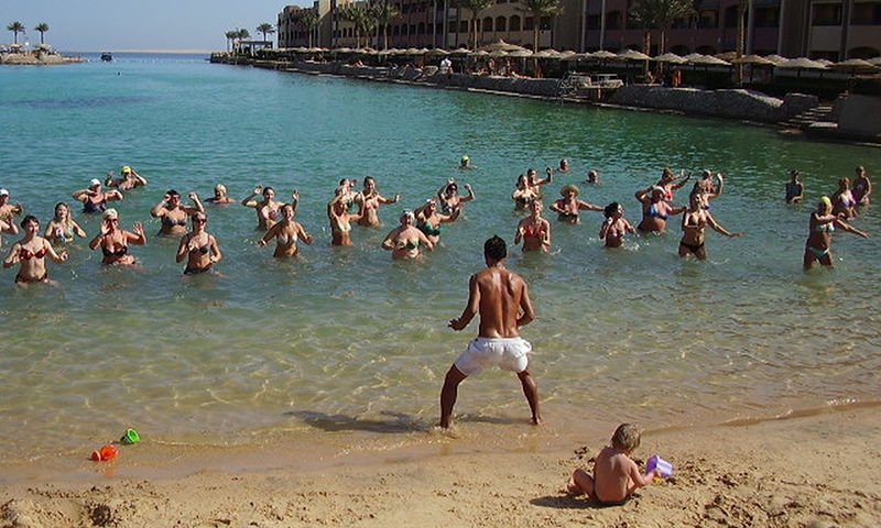 Водная гимнастика в отеле Sunny Days El Palacio