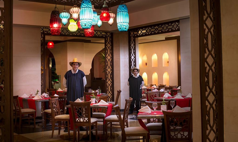 Ресторан в Sunrise Grand Select Arabian Beach Resort