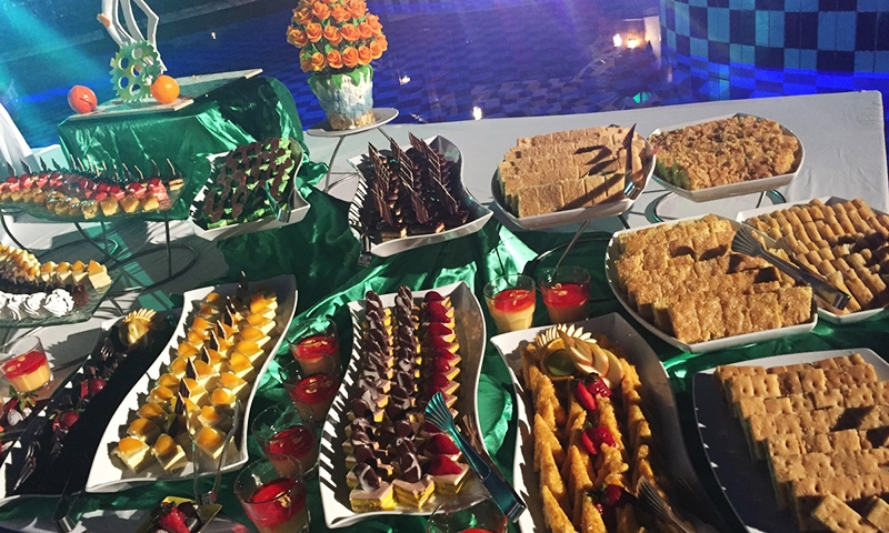 Блюда в ресторане Sunrise Grand Select Arabian Beach Resort