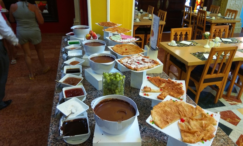 Шведский стол в отеле Sunrise Royal Makadi Aqua Resort