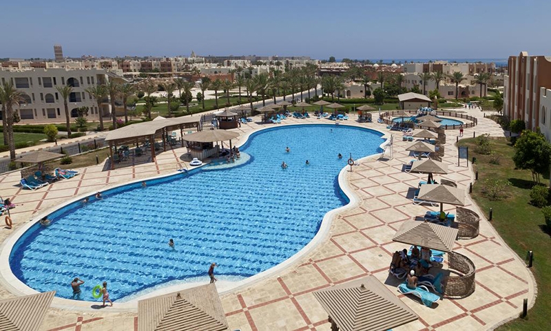 Бассейн в отеле Sunrise Royal Makadi Aqua Resort