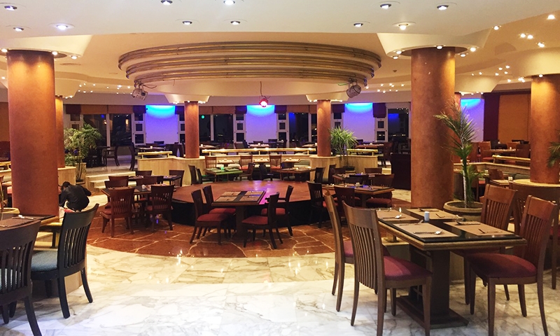 Ресторан в Coral Beach Tiran