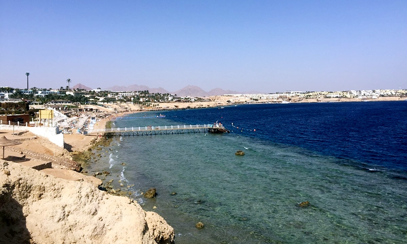 Пляж Coral Beach Tiran
