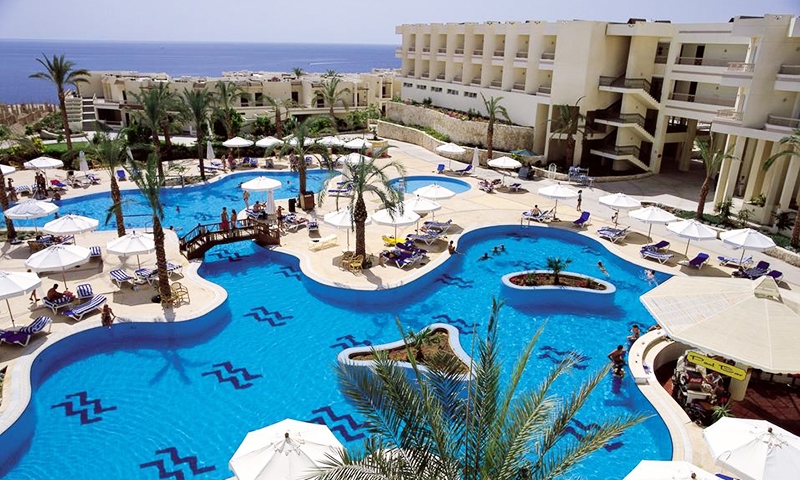 Бассейны Hilton Sharks Bay