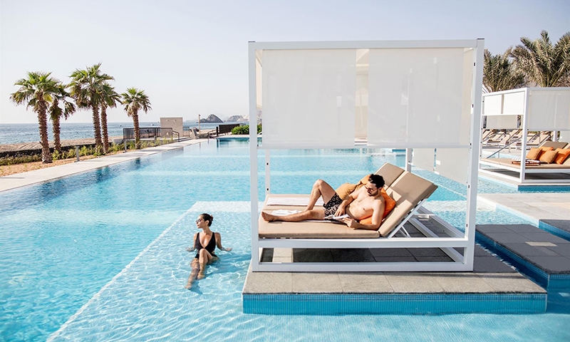 Бассейн в Intercontinental Fujairah Resort