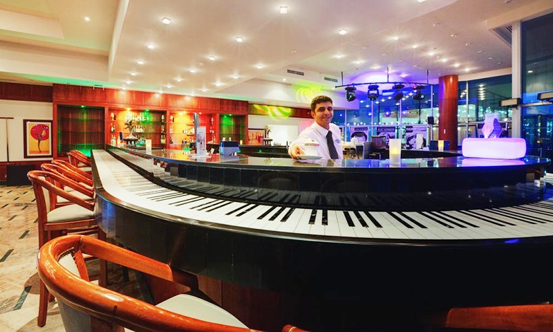 Бар в отеле Maritim Jolie Ville Royal Peninsula Hotel