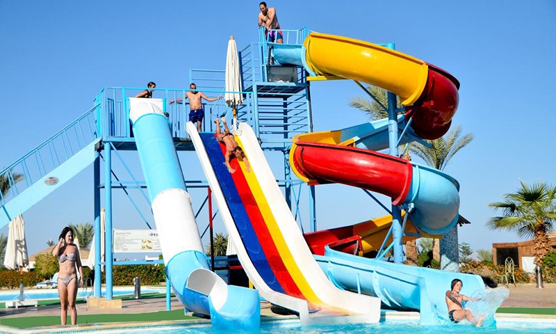Водные горки в отеле Queen Sharm Resort Beach