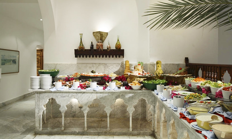 Шведский стол в Royal Holiday Beach Resort