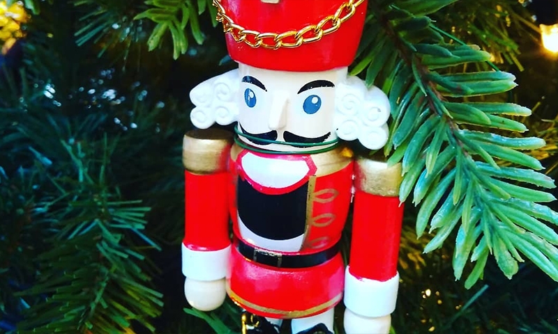 Новогодние игрушки на елку