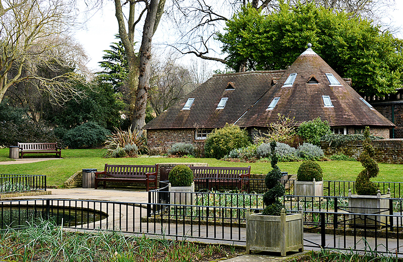 Холланд-парк (Holland Park)