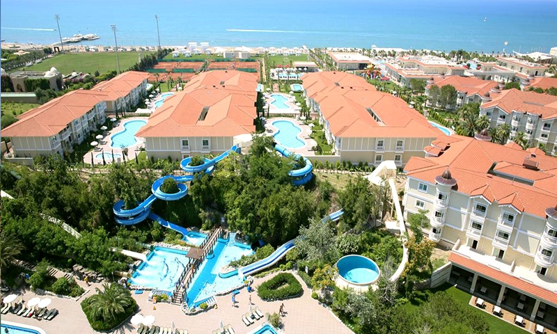 Бассейны и водные горки в отеле Club Gural Premier Belek