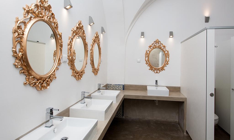 Уборная в Lost Inn Lisbon